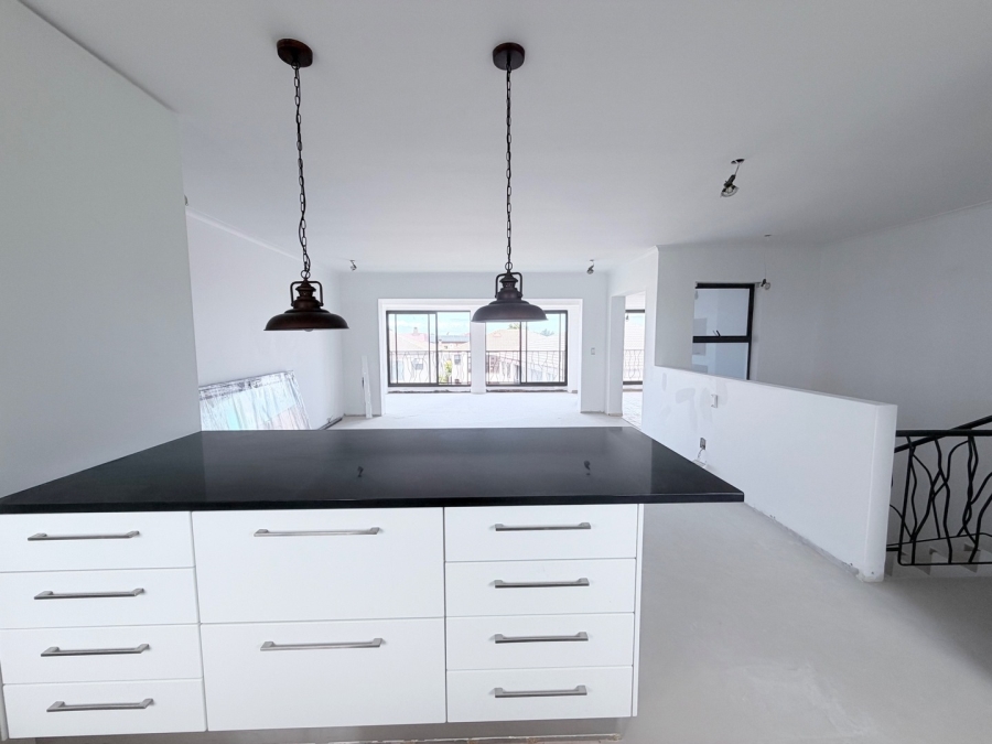 3 Bedroom Property for Sale in Bloubergstrand Western Cape